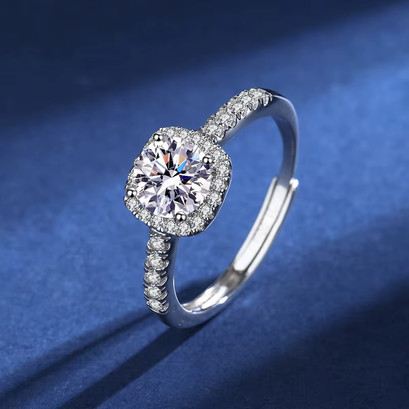 Bague Moissanite avec certificat GRA D VVS1