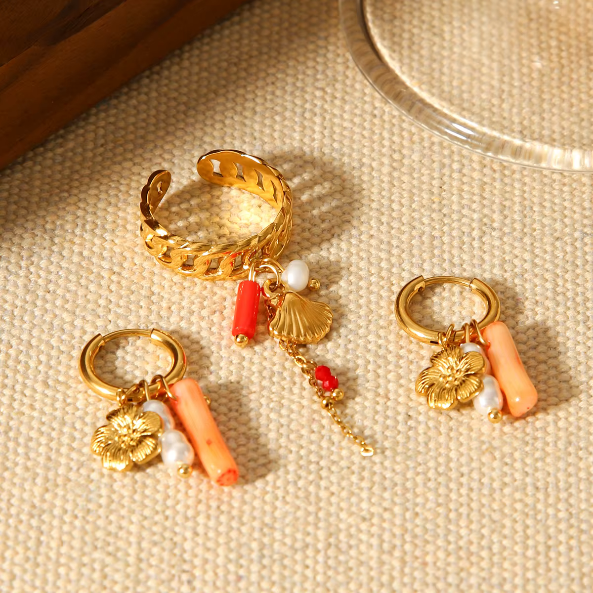 Ensemble de boucles d'oreilles et bagues en perles florales