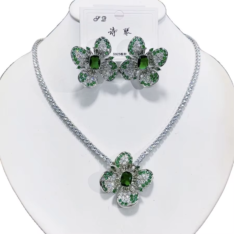 Ensemble de boucles d'oreilles et collier de fleurs à quatre feuilles en Zircon pour femmes