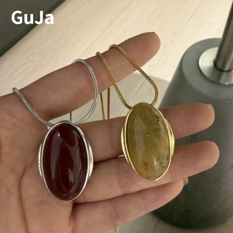 Collier avec pendentif ovale pour femmes