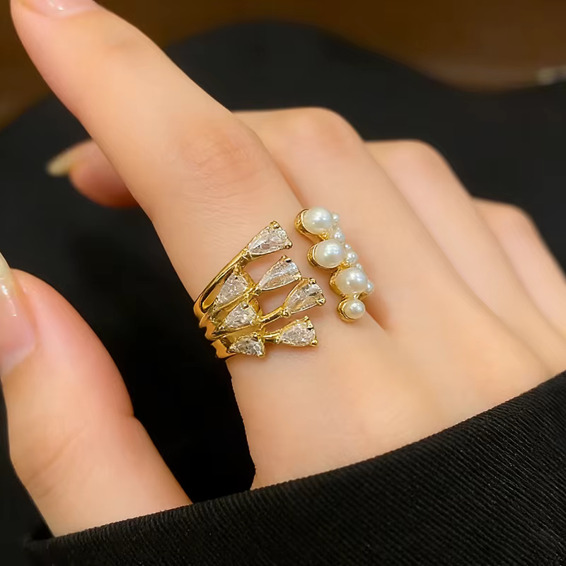 Bagues ouvertes élégantes européennes et américaines en perles et zircone couleur or pour femmes