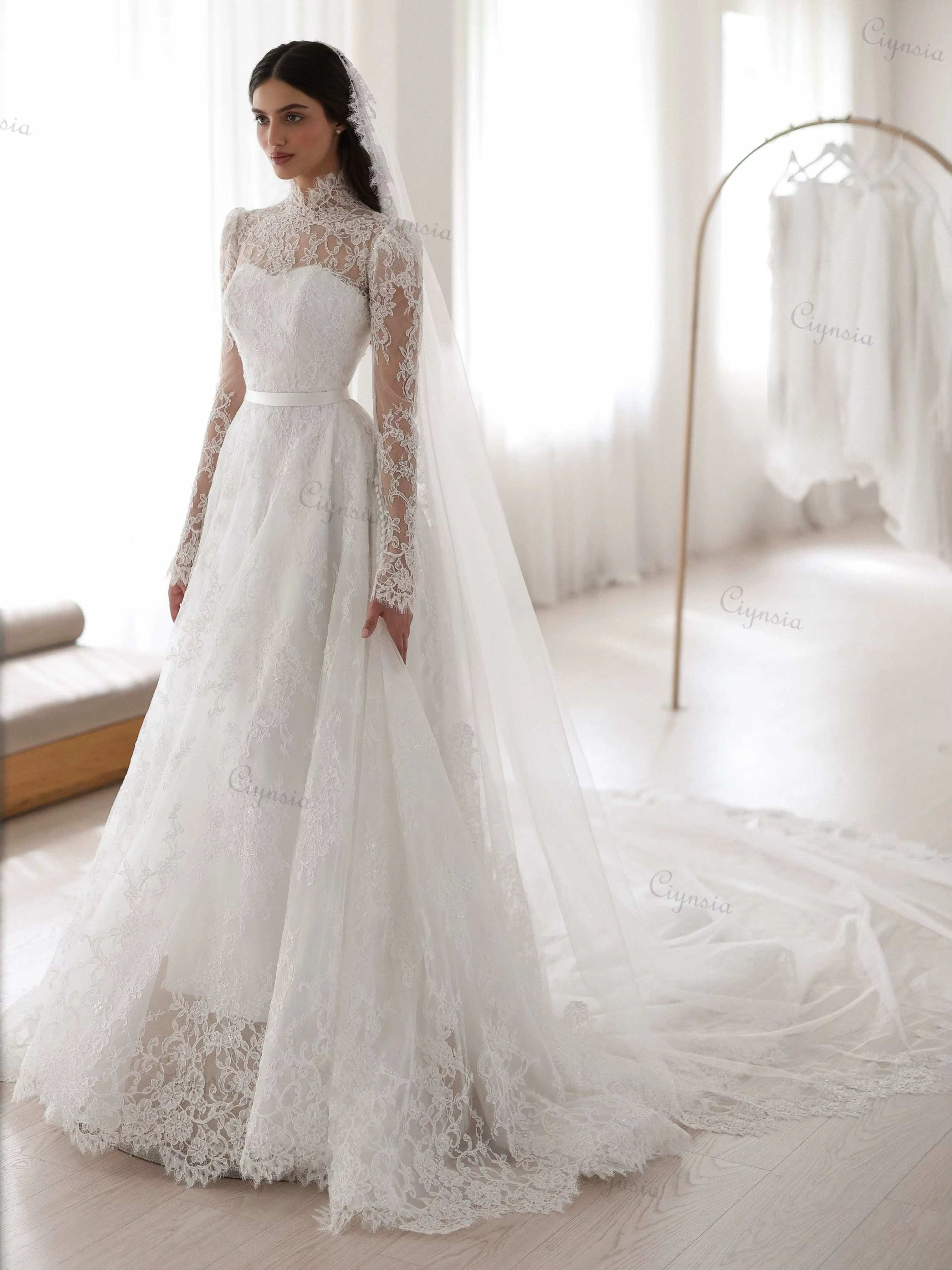 Robe de mariée élégante personnalisée en dentelle Ciynsia