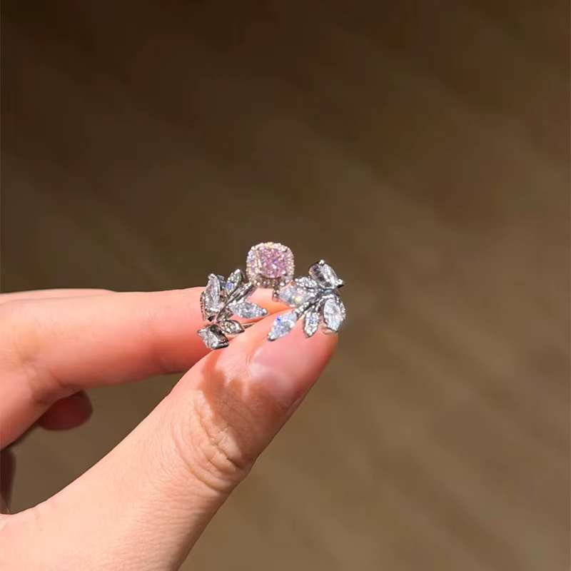 Bague en forme de branche de fleur de cerisier avec pierres précieuses roses