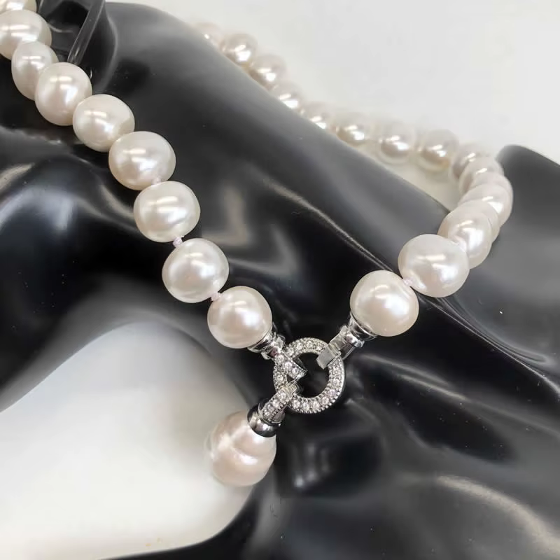 Collier de perles de culture d'eau douce de pomme de terre blanche de 12 à 15m