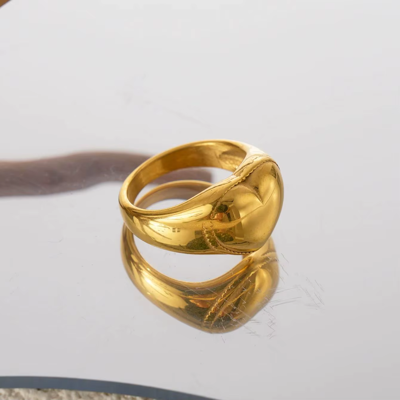 1 bague simple et élégante en forme de cœur