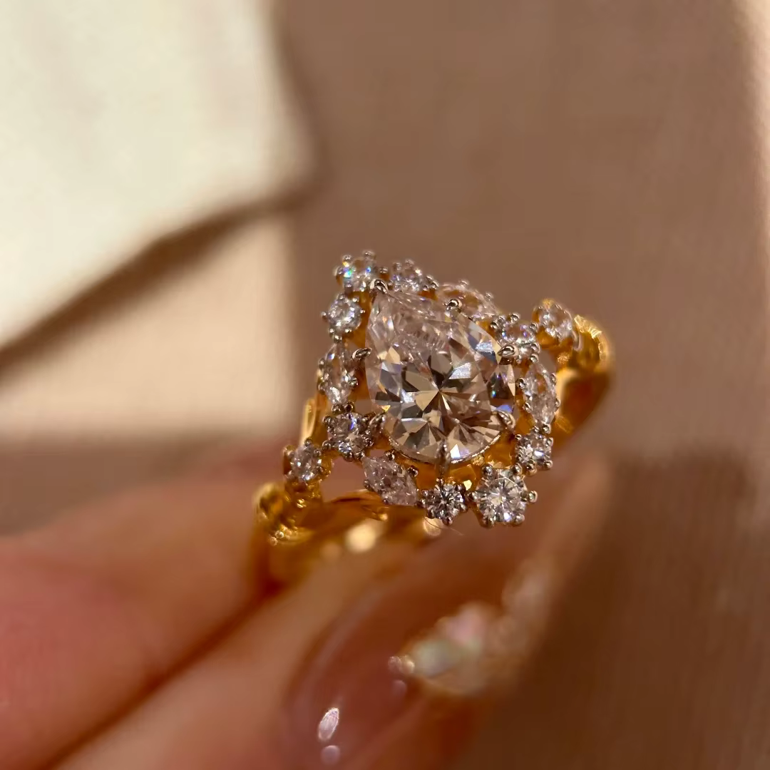 Bague de fiançailles en zircone synthétique