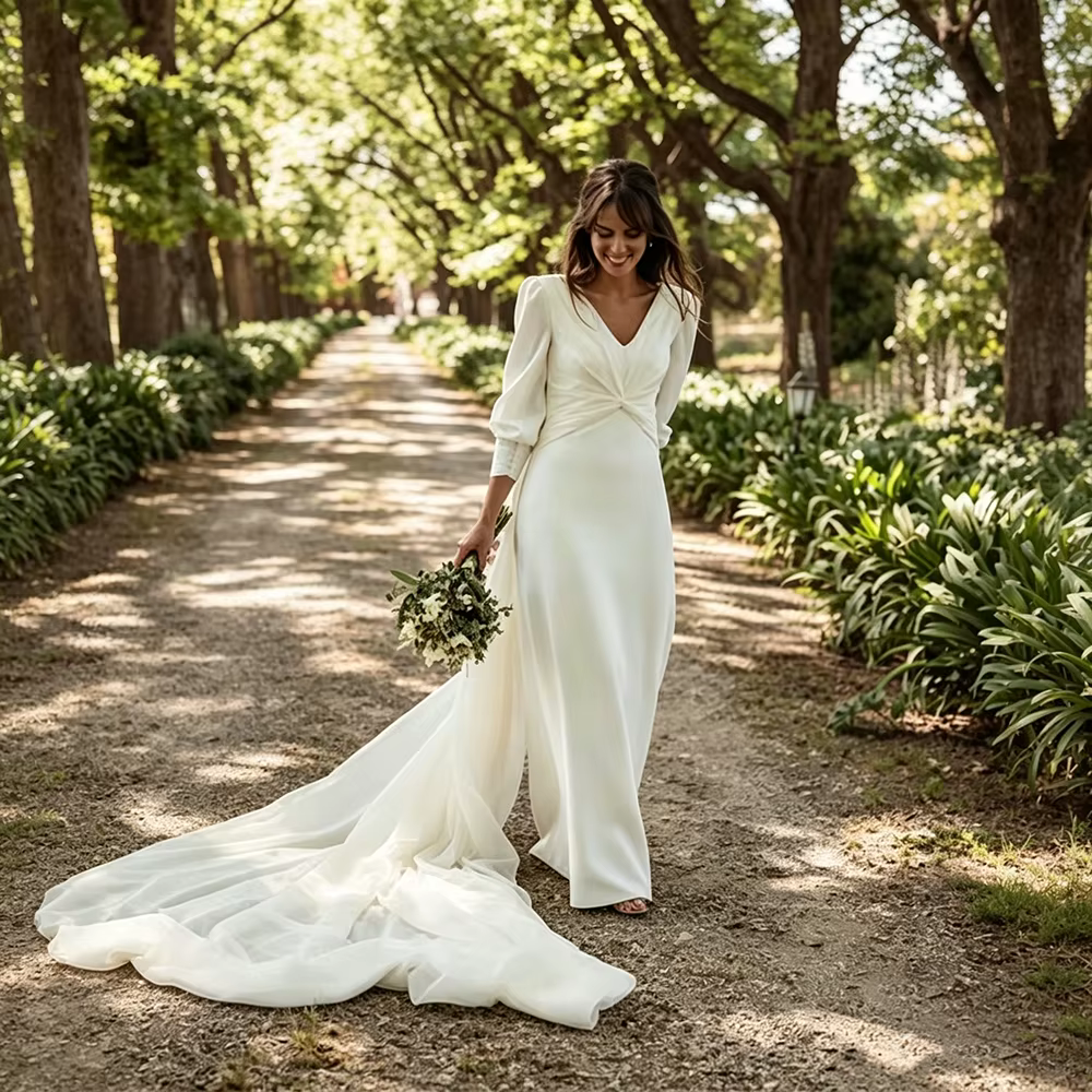 Robe de mariée sirène satin col V manches bouffantes 3/4 taille torsade traîne légère cape tulle dos