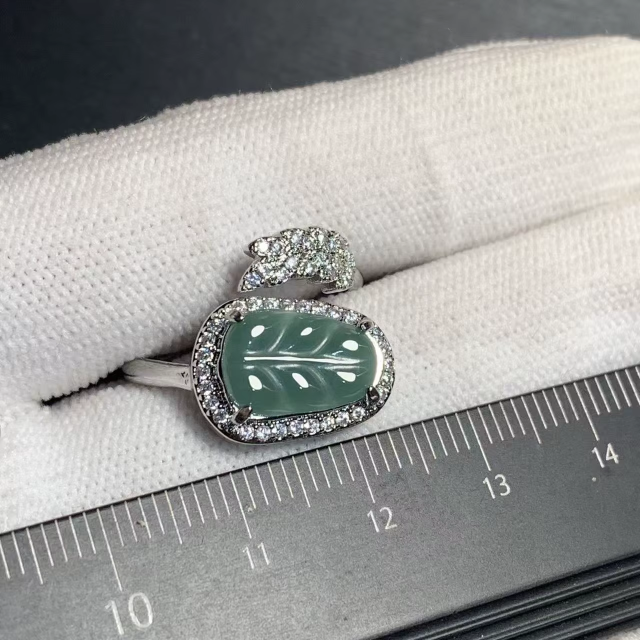 Bague en jade de Birmanie naturelle 80