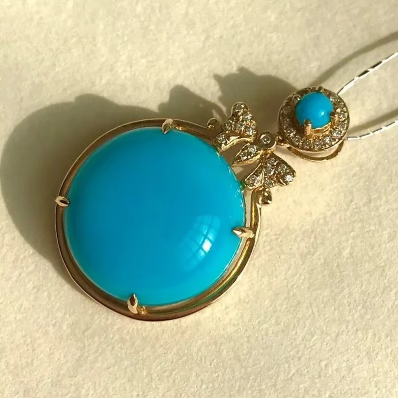 Pendentif circulaire papillon bleu exquis rétro