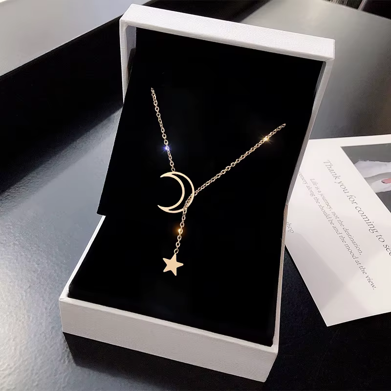 Nouveau Simple lune étoile pendentif collier ras du cou