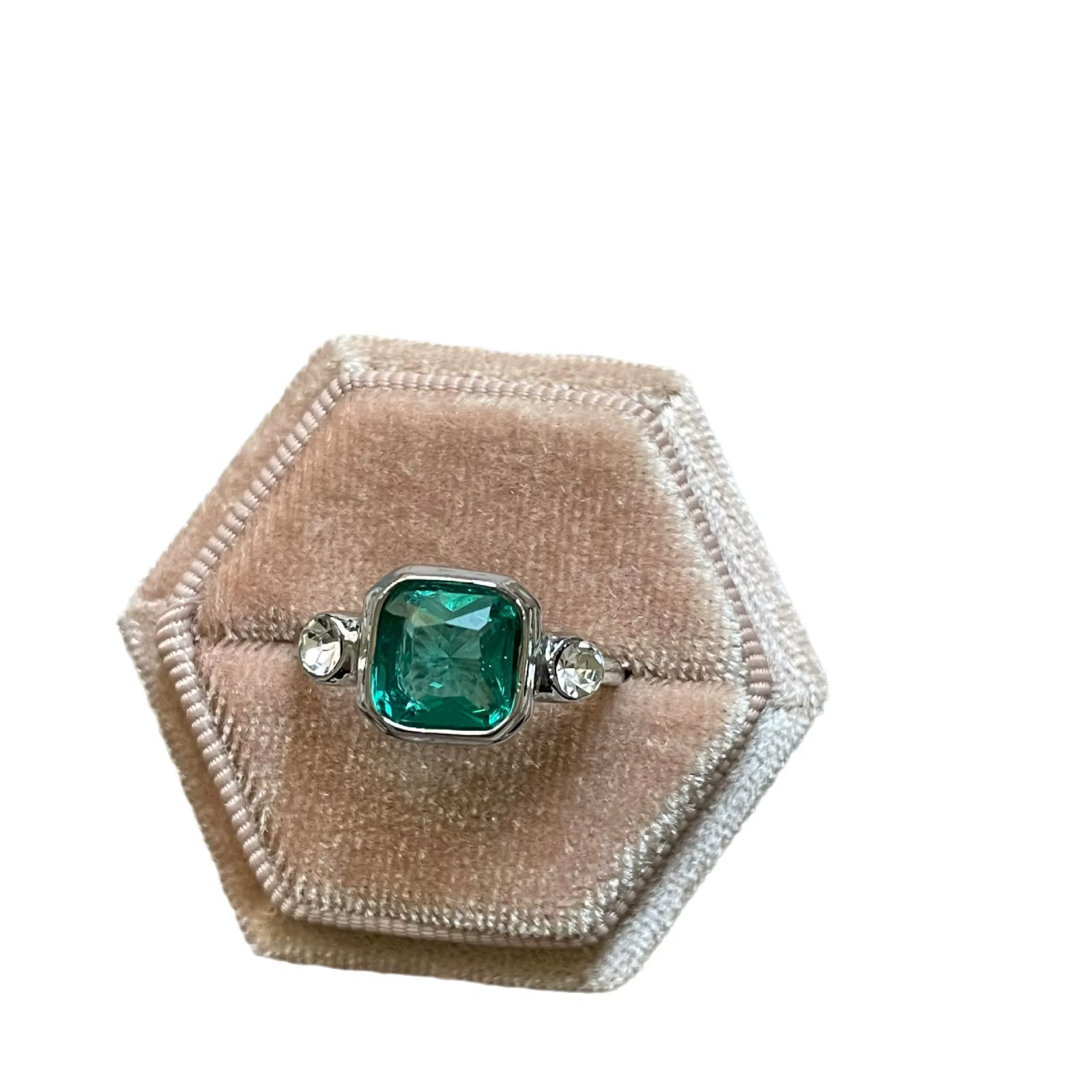 Nouvelle bague en diamant pour femme 2026 - Alliage incrusté d'émeraude