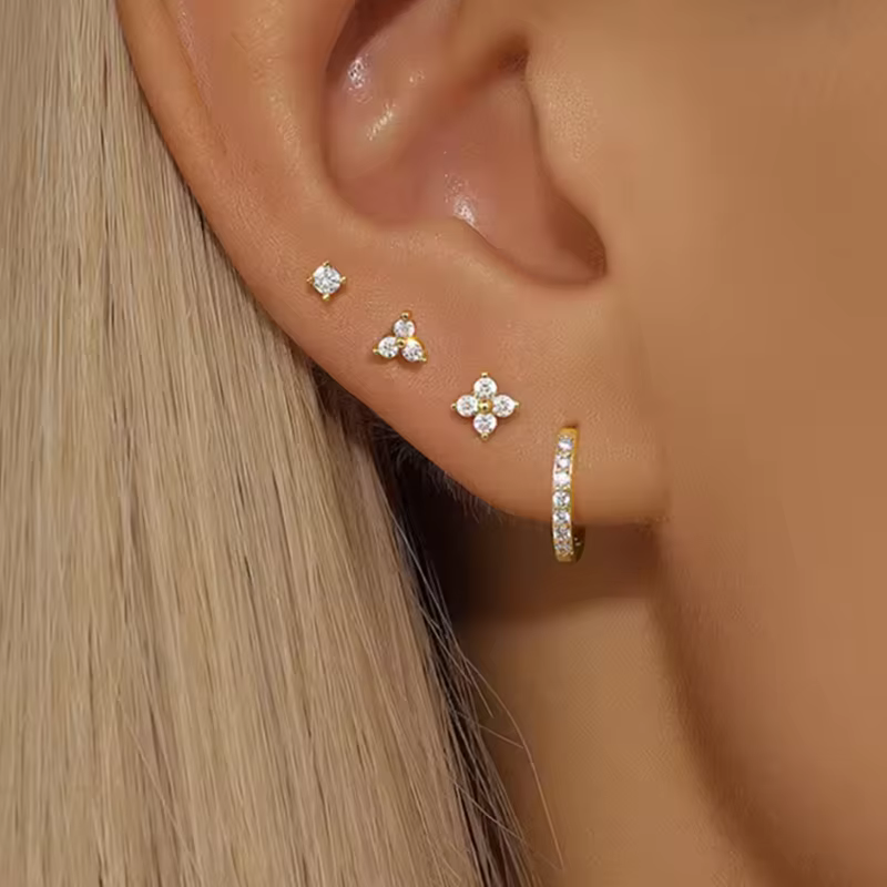 4 pièces 18K plaqué or fleur ronde Piercing boucles d'oreilles ensemble pour les femmes en acier inoxydable Zircon Punk boucle d'oreille bijoux à la mode aretes