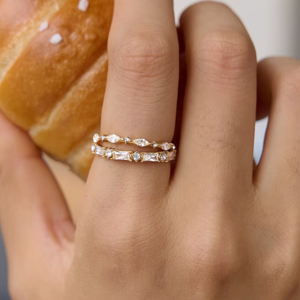 Bague de mariage géométrique Zora en zircon exquis
