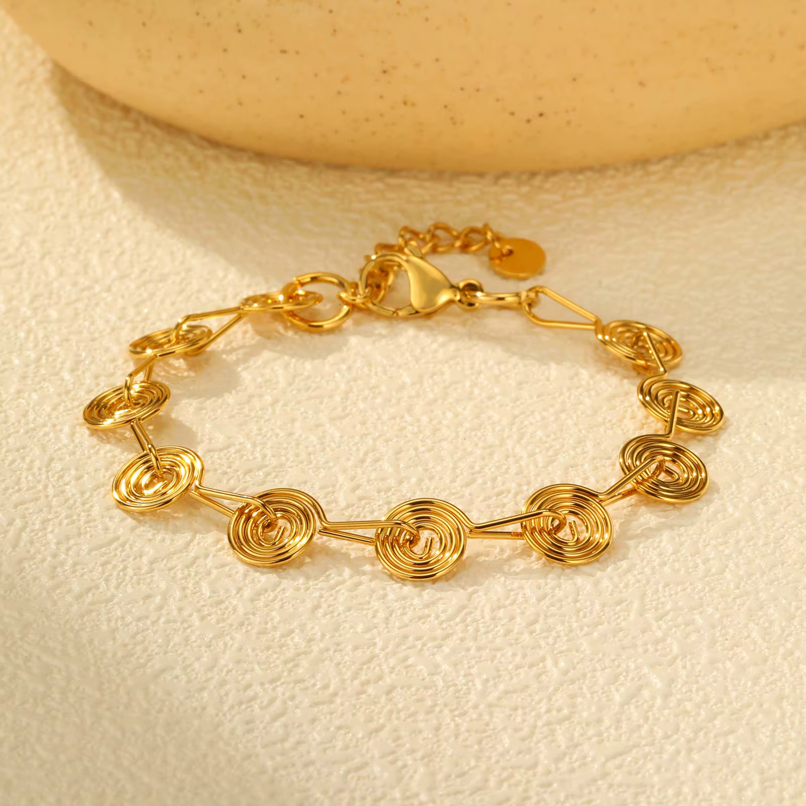 Bracelet à breloques géométriques en spirale pour femmes