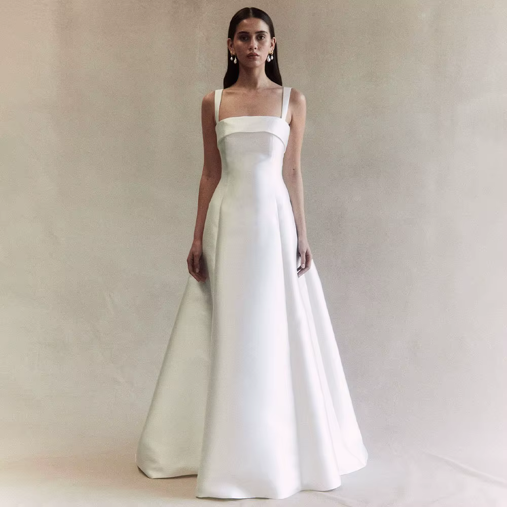 Robe de mariée simple en satin blanc