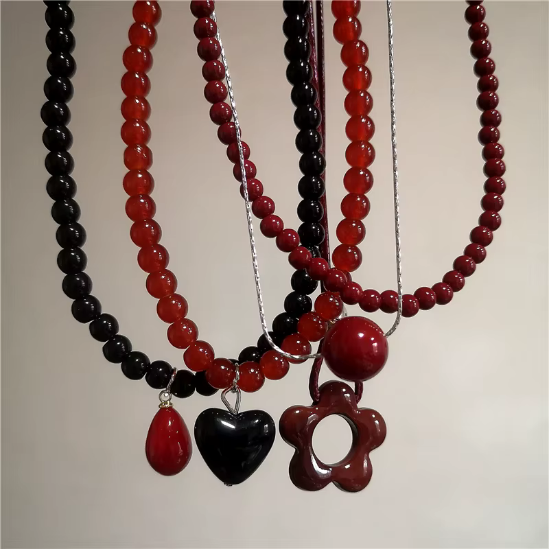 2025 Kpop à la mode perles rouges colliers ras du cou pour les femmes fleur pull chaîne collier esthétique automne hiver bijoux accessoires