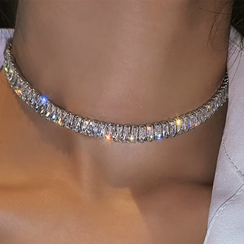 Collier en acier inoxydable brillant avec zircon pour femme
