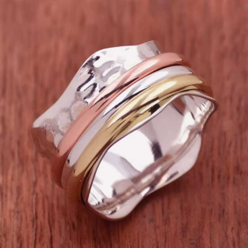 Bague large minimaliste sculptée à la main pour femme