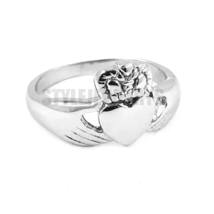 Claddagh Style main pour tenir un coeur avec couronne anneau en acier inoxydable bijoux celtique Biker bague de mariage en gros SWR0312A