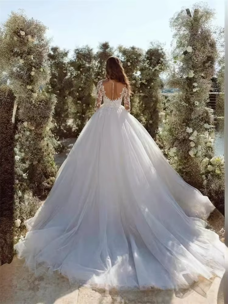 Robe de mariée élégante à col en V