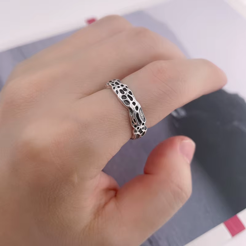 Bague à motif de cratère lunaire Rielf rétro pour hommes