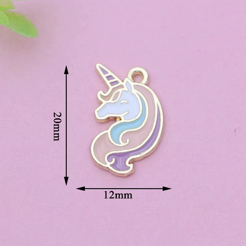 Pendentif à breloque licorne en émail arc-en-ciel plaqué or