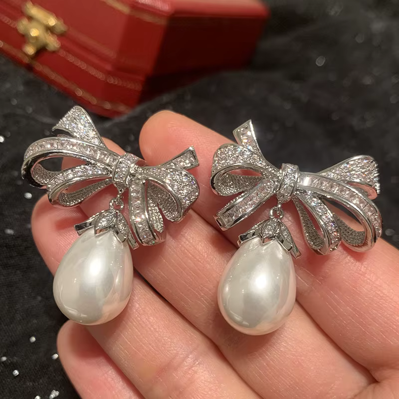 Boucles d'oreilles chic et minimalistes avec nœud papillon, perles pendantes, ton argenté, cristaux étincelants, bijoux pour femmes, pour soirée, mariage