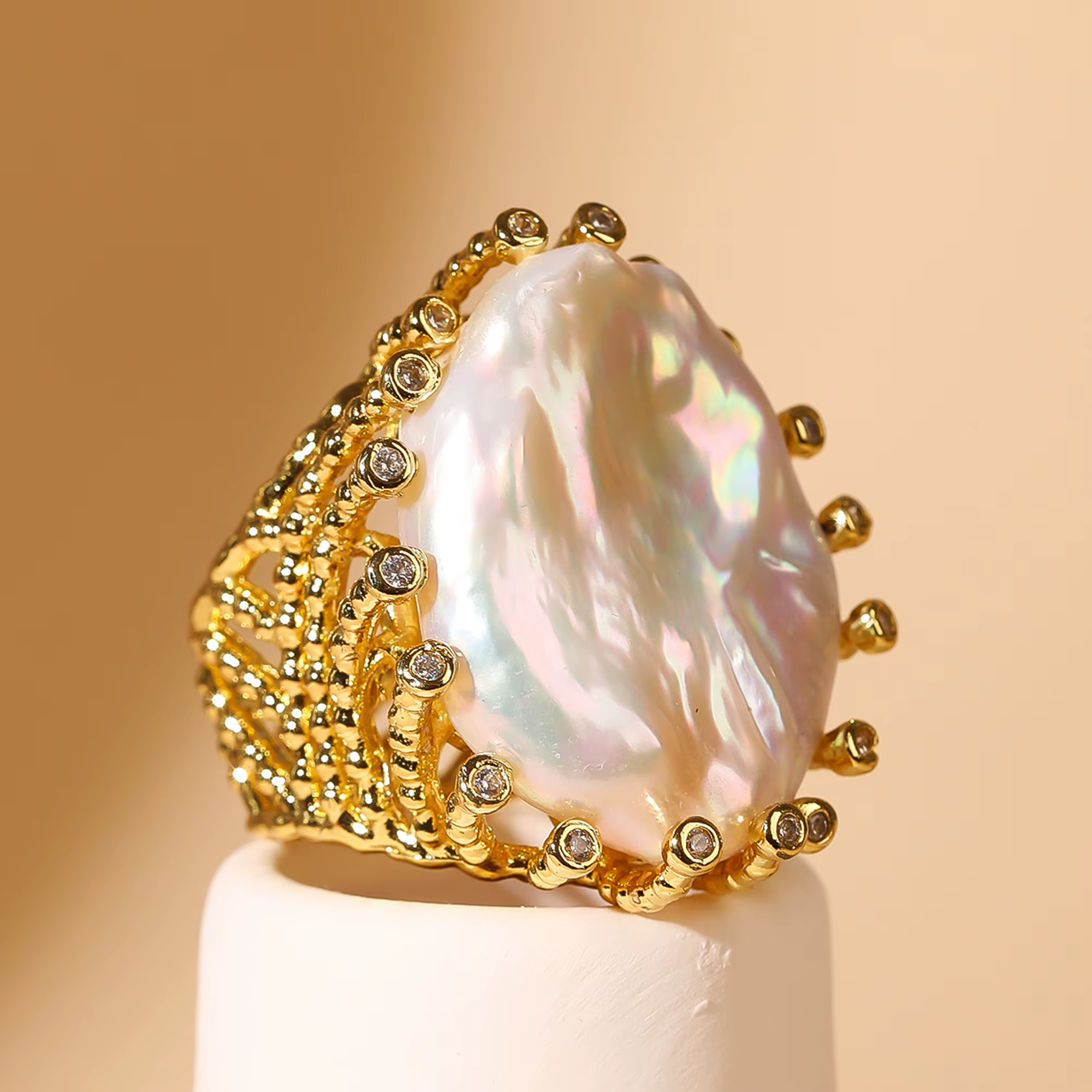 Bague en perles d'eau douce blanches naturelles redimensionnables