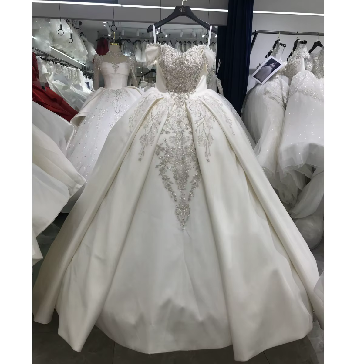 Kisswhite Xlove Collection personnalisé Satin hors de l'épaule dentelle robe de bal