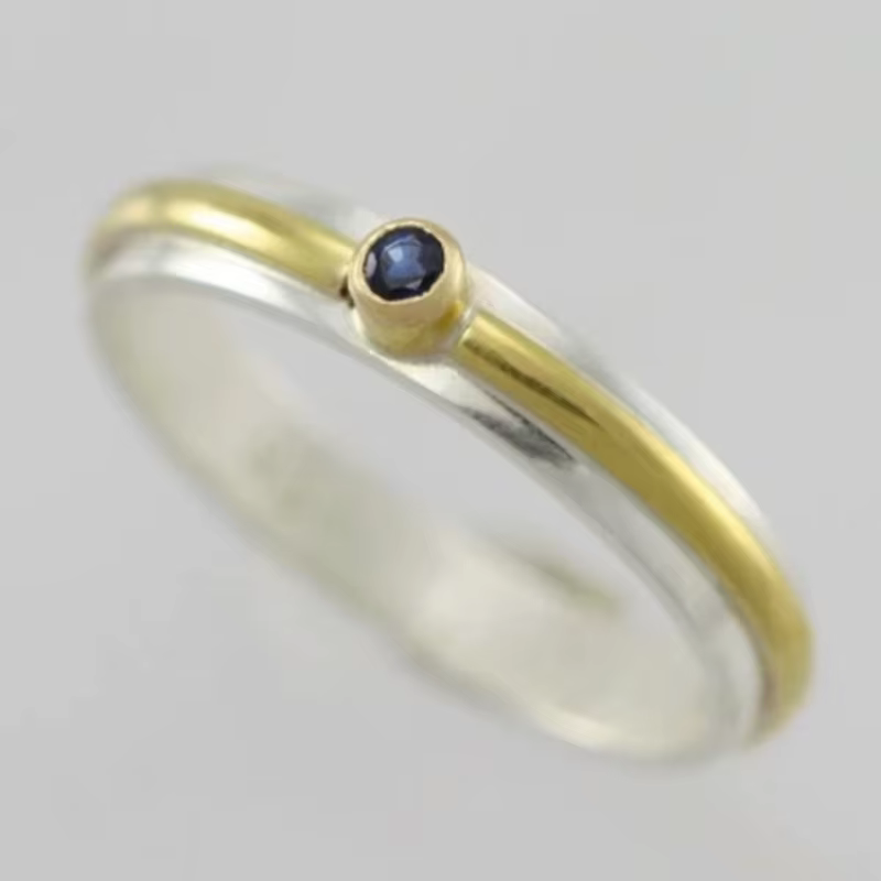 Bague classique incrustée de CZ bleu pour femmes