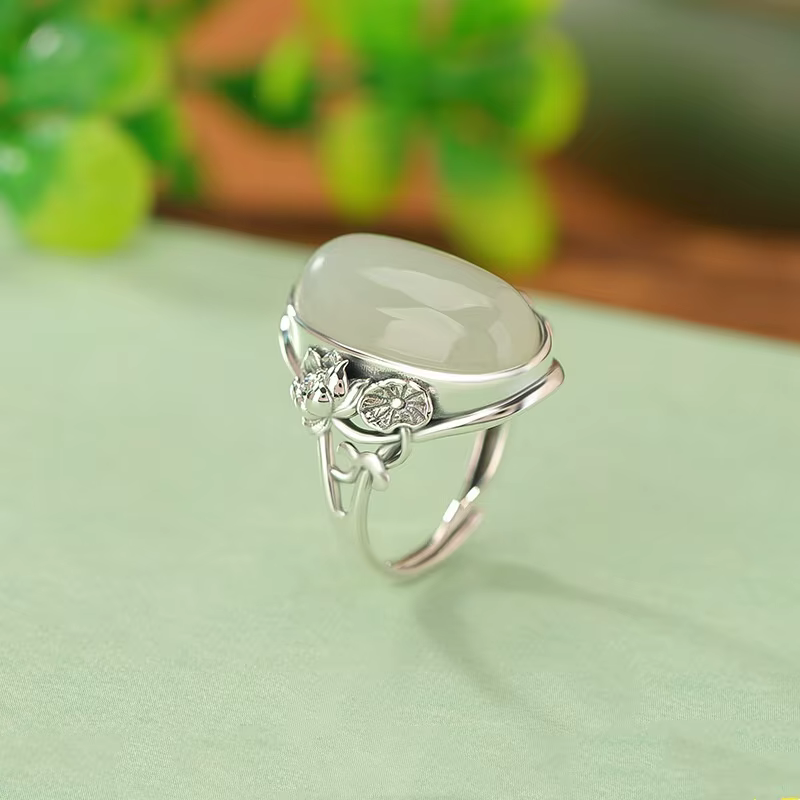 Bague de luxe en forme d'œuf de Jade pour femmes