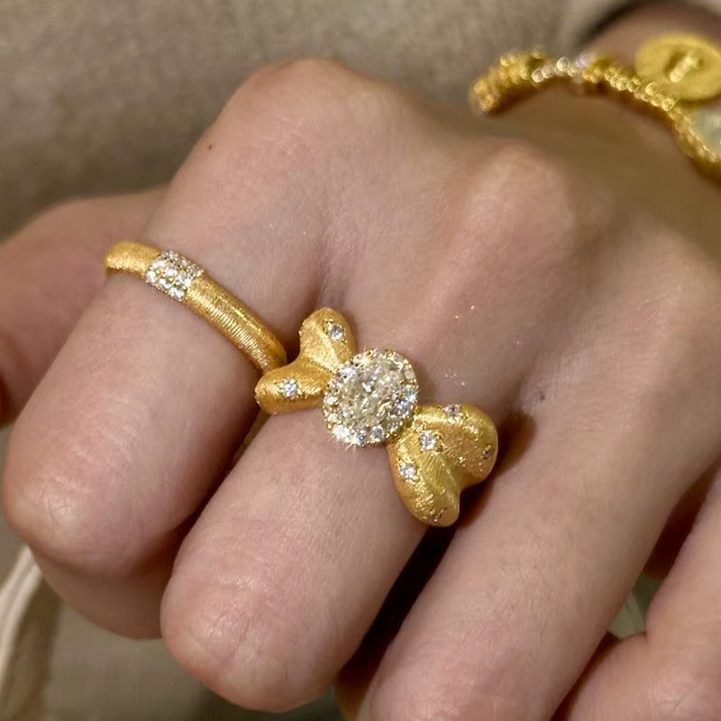 Bague de fiançailles en diamant micro incrusté avec nœud papillon