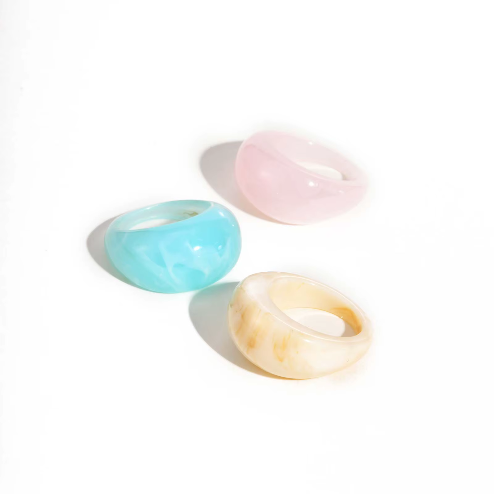 Bague acrylique classique couleur bonbon pour femmes