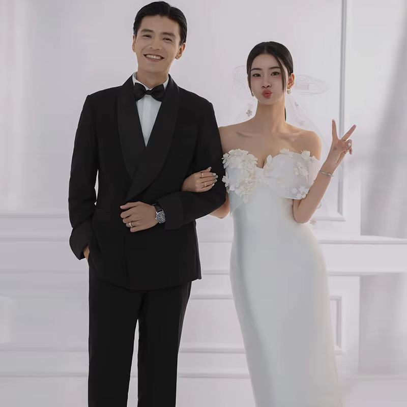 Robe de mariée légère française avec épaules dénudées