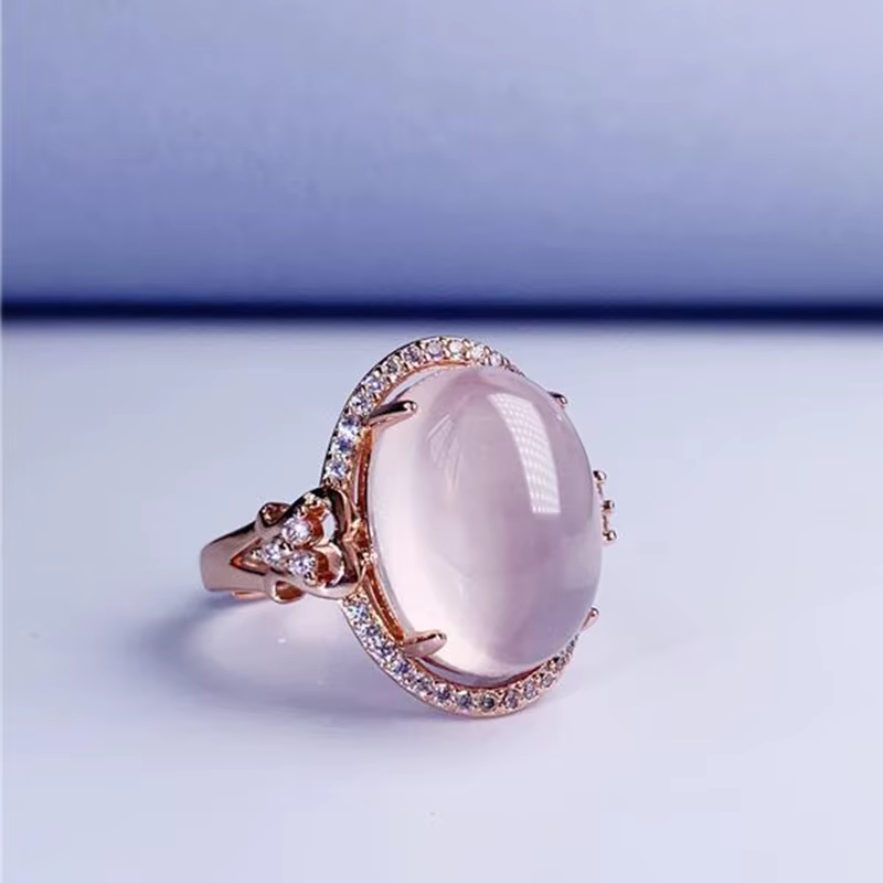 Bague ovale rose calcédoine naturelle