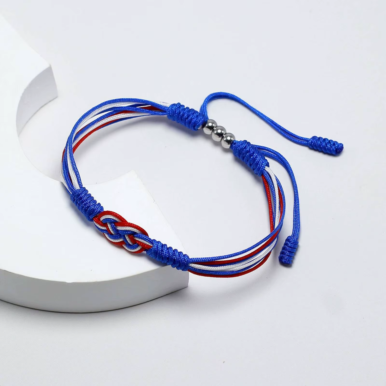 Bracelets en corde tressée faits à la main aux couleurs des drapeaux nationaux de France