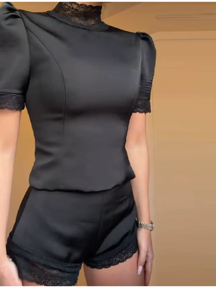 Ensemble haut et short moderne et sophistiqué en satin