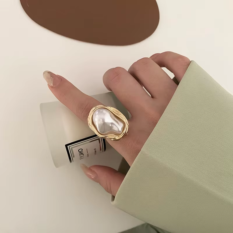 Bague en perles irrégulières pour femmes