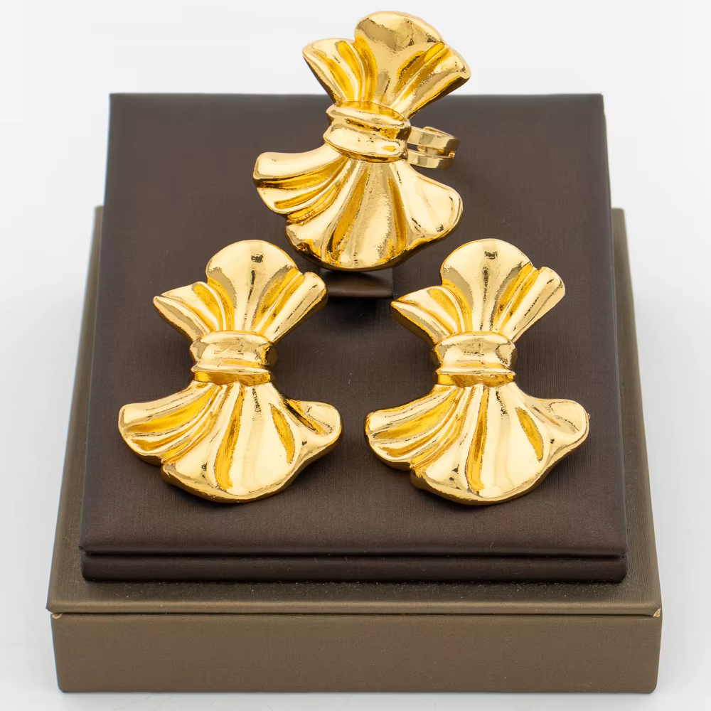 Ensemble de bijoux boucles d'oreilles et bagues au design de fleurs africaines