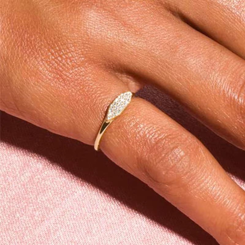 Bague à empiler délicate minimaliste pour femmes