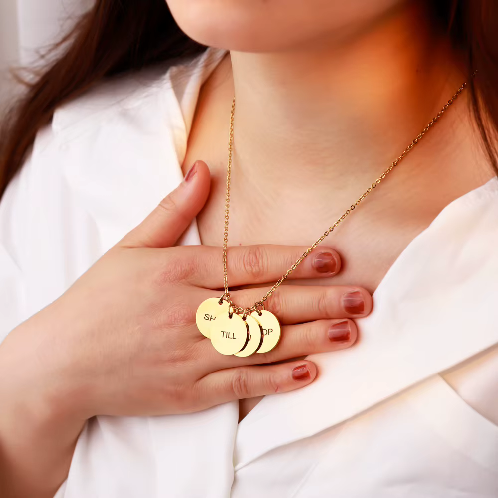 Pendentif de nom de membre de la famille