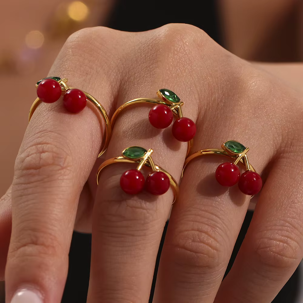 Amaiyllis – bague cerise en résine de Zircon
