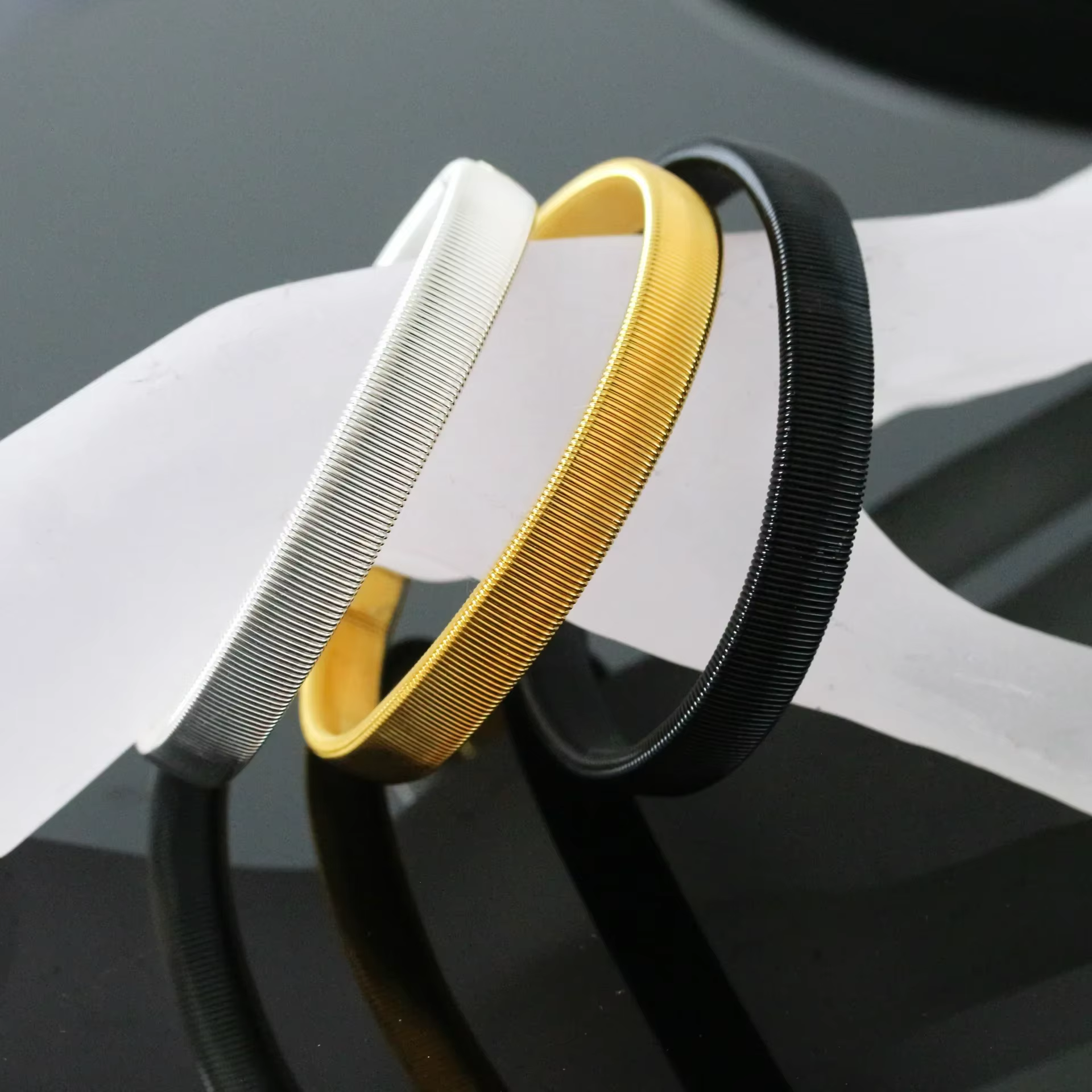 Bracelet élastique en métal pour hommes et femmes, brassard de personnalité, manchette élastique commandée, accessoires de bracelet, bijoux, nouveau, chimmetal, printemps
