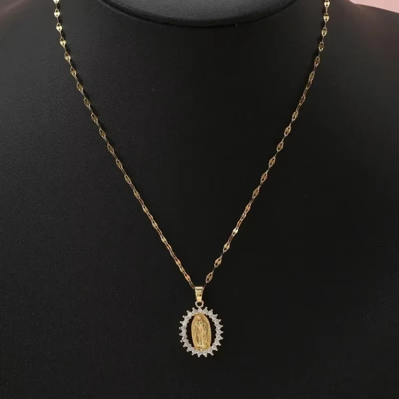 Mode européenne et américaine et magnifique collier creux de la vierge marie en Zircon coloré incrusté d'étoile du ciel pour femmes
