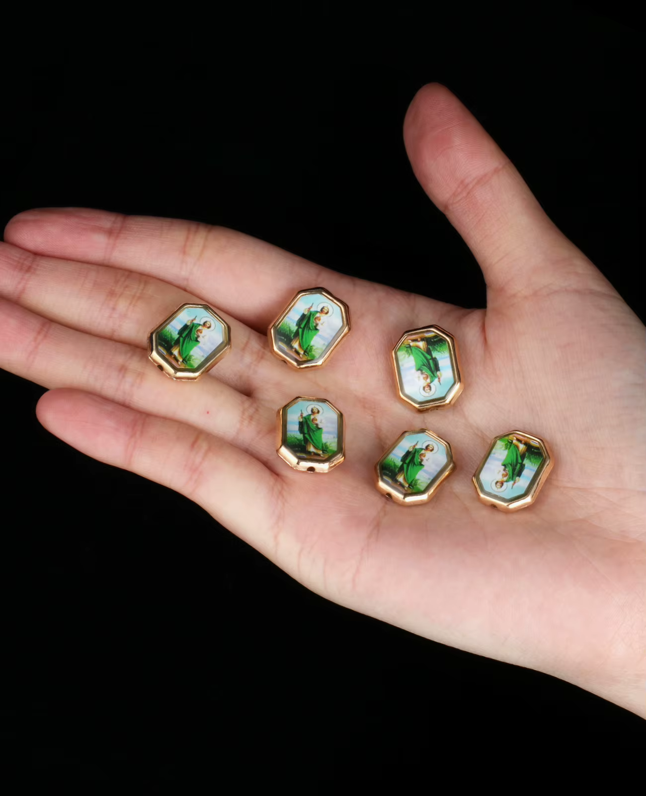 Pendentifs en perles octogonales de saint-Jude
