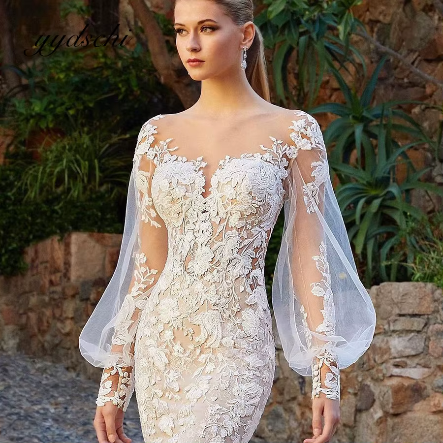 Robe de mariée fourreau à col en V avec appliques en dentelle