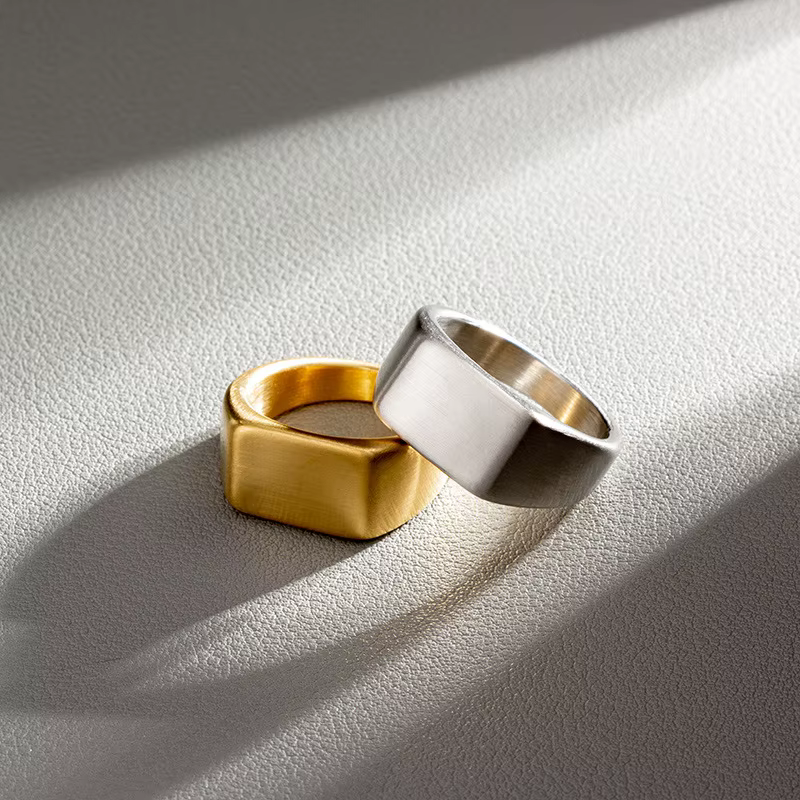 Bague signet rectangulaire en acier inoxydable pour hommes