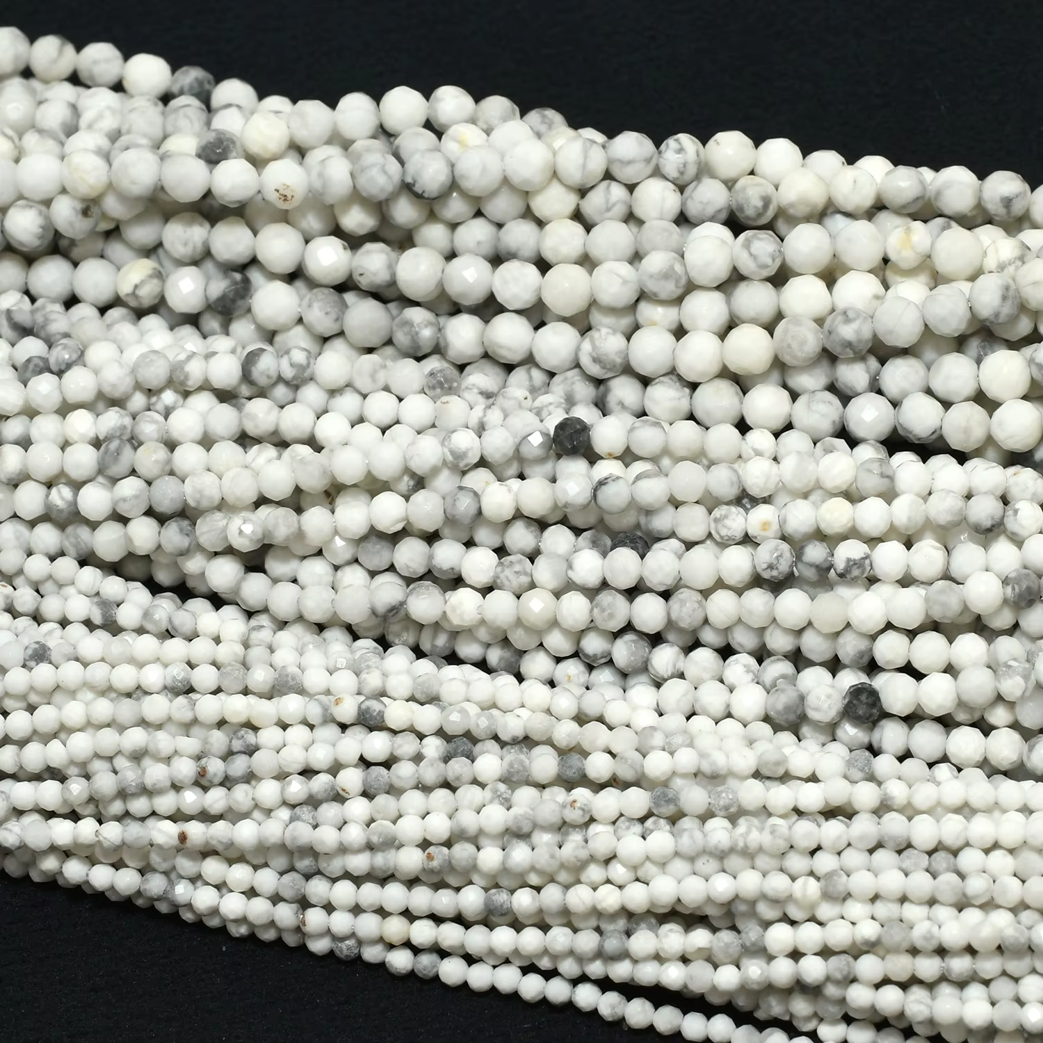 Perles rondes à facettes en Howlite naturelle 2 mm, 3 mm, 4 mm