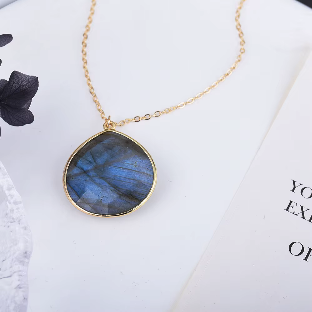 Collier en labradorite naturelle