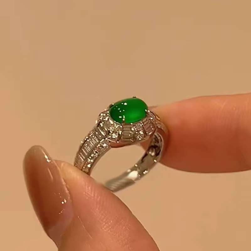 Classic Inspiration inlay Diamonds Natural chalcedony Green rings for women Charms Retro Elliptical Ring Banquet Jewelry Gift